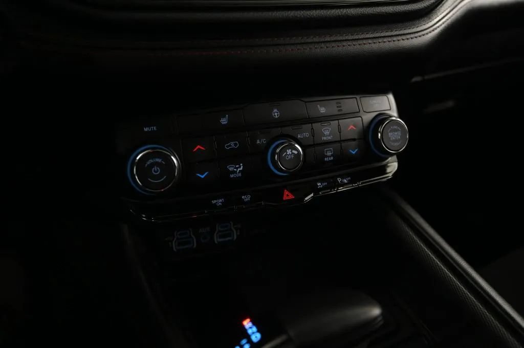 Used 2021 Dodge Durango R/T w/ Blacktop Package AWD/4WD image 26