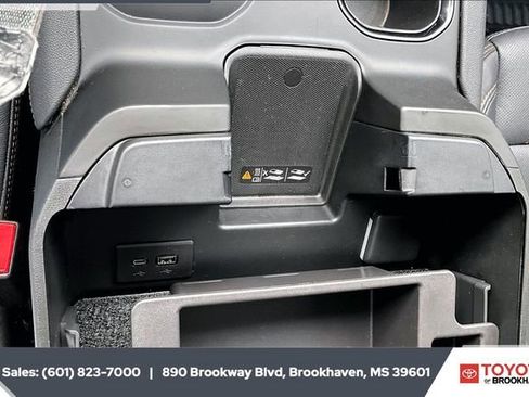 Used 2024 GMC Sierra 1500 AT4 w/ Technology Package image 23