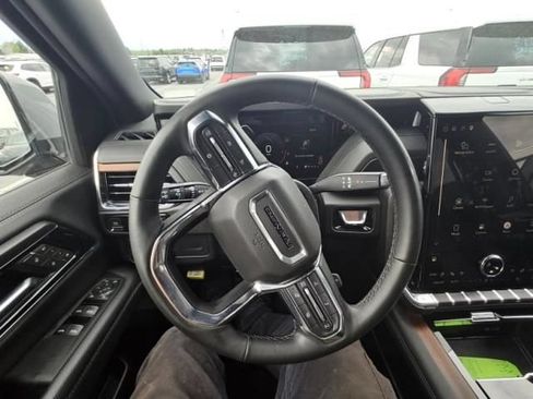 Used 2025 GMC Yukon Denali AWD/4WD image 10