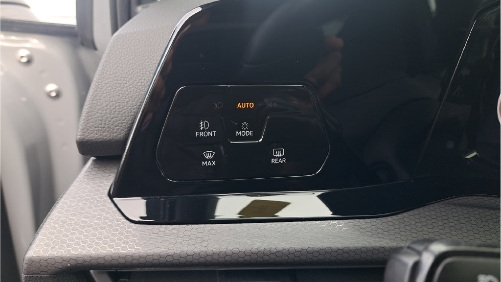 Used 2022 Volkswagen GTI SE FWD image 24
