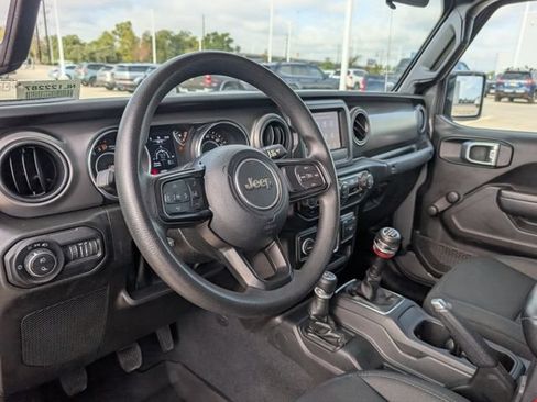 Used 2022 Jeep Gladiator Sport w/ Trailer Tow Package AWD/4WD image 9