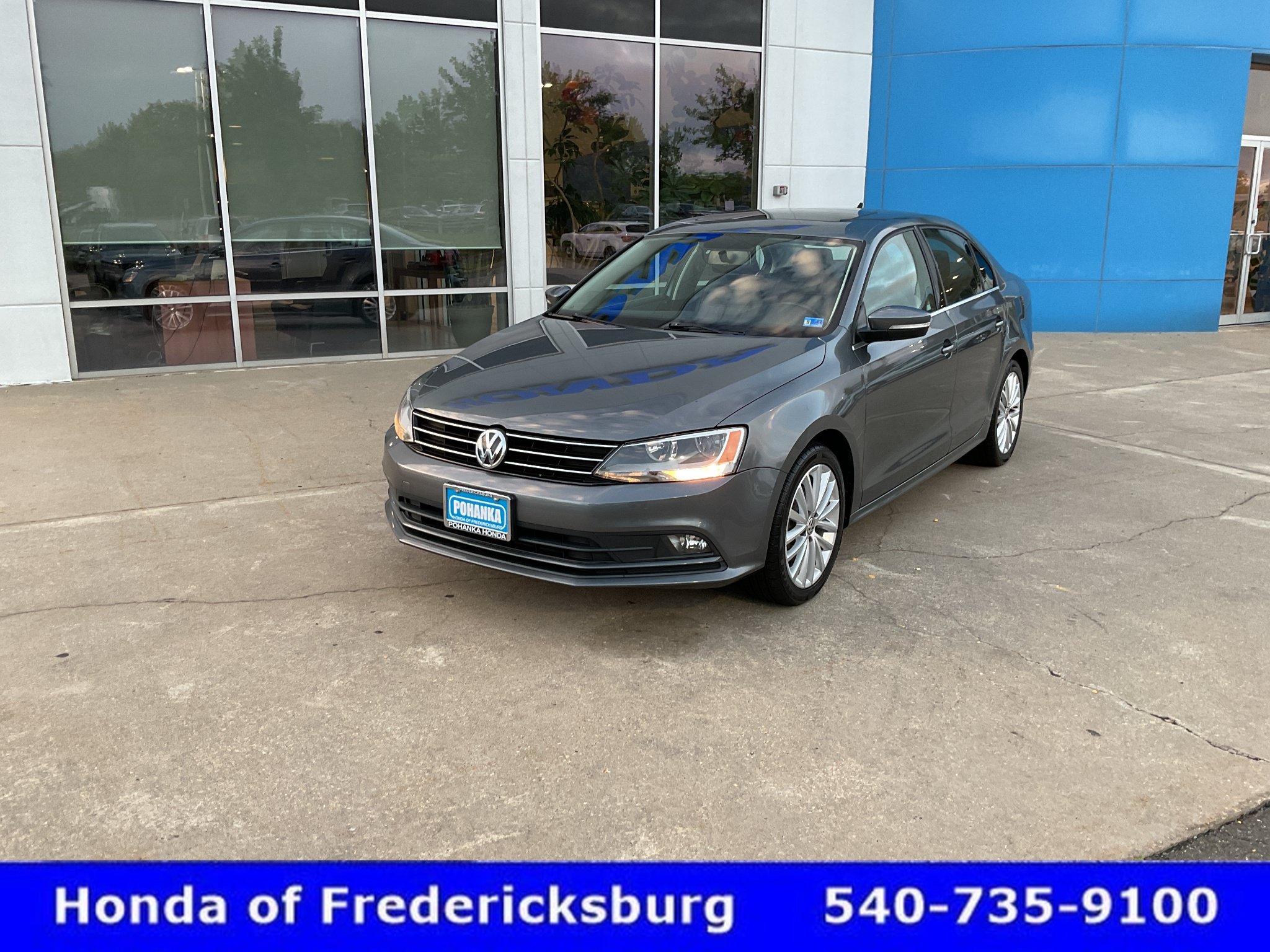Used 2015 Volkswagen Jetta SE FWD image 2