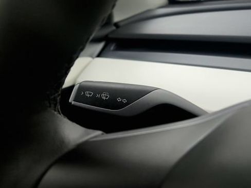 Used 2023 Tesla Model Y Long Range AWD/4WD image 58