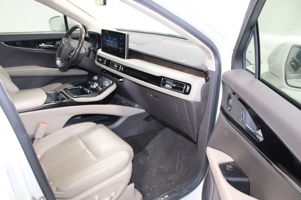 Used 2023 Lincoln Nautilus Reserve w/ Equipment Group 201A FWD image 19
