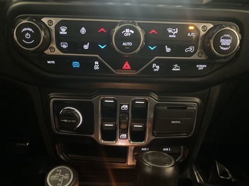 Used 2023 Jeep Wrangler Unlimited Sahara AWD/4WD image 12