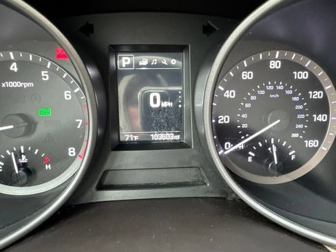 Used 2018 Hyundai Santa Fe Sport w/ 2.4L Value Package 02 FWD image 17