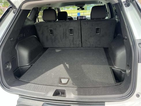 Used 2024 Chevrolet Blazer LT w/ Convenience Package FWD image 11