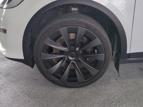 Used 2022 Tesla Model X Plaid image 11