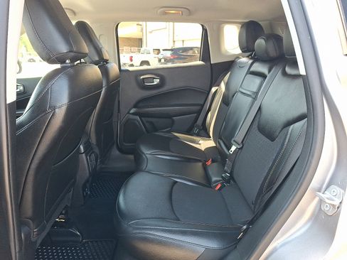 Used 2019 Jeep Compass Latitude w/ Popular Equipment Group AWD/4WD image 11