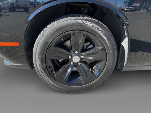 Used 2023 Dodge Challenger SXT image 9