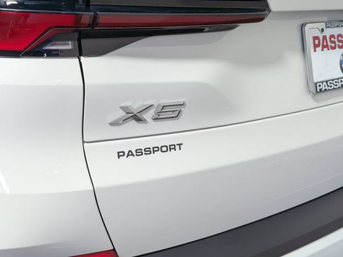 Used 2025 BMW X5 xDrive40i w/ Premium Package AWD/4WD image 11