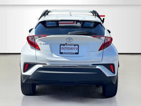Used 2021 Toyota C-HR XLE FWD image 6