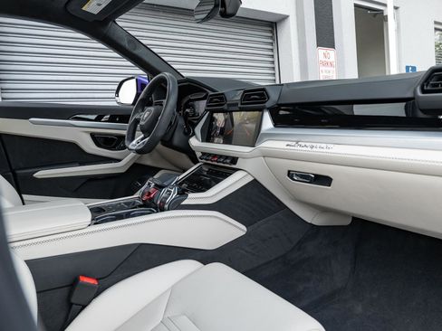 Used 2025 Lamborghini Urus SE image 2