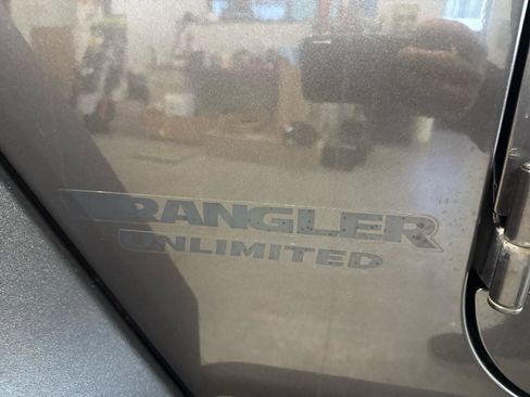 Used 2017 Jeep Wrangler Unlimited Rubicon image 62