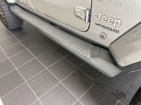 Used 2018 Jeep Wrangler Unlimited Sahara AWD/4WD image 6