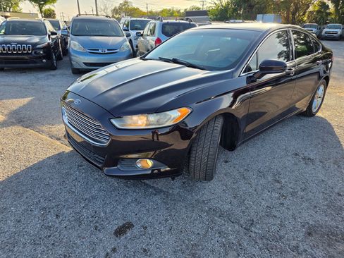 Used 2013 Ford Fusion SE FWD image 3