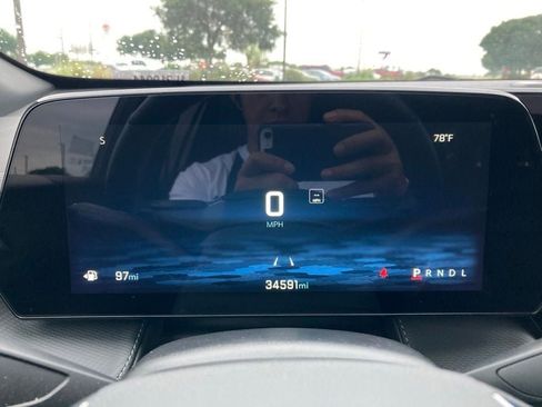 Used 2025 Chevrolet Equinox LT w/ Convenience Package II FWD image 16