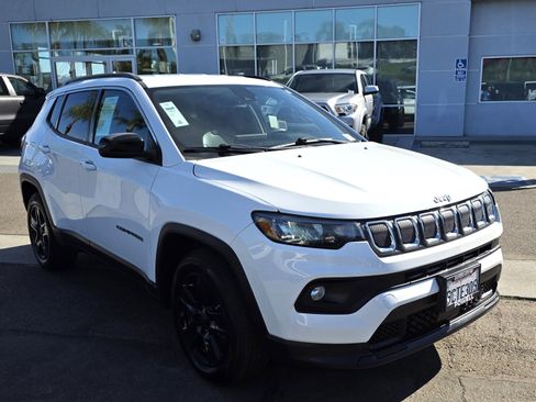 Certified 2022 Jeep Compass Latitude image 6