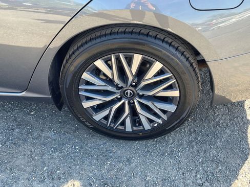 Used 2025 Nissan Altima 2.5 SV image 30