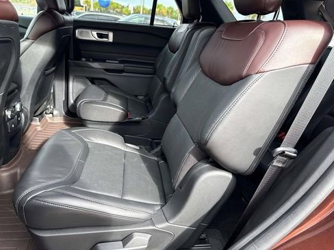Used 2020 Ford Explorer Platinum w/ Premium Technology Package image 7