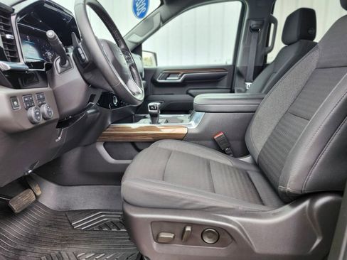 Used 2024 Chevrolet Silverado 1500 LT Trail Boss AWD/4WD image 16