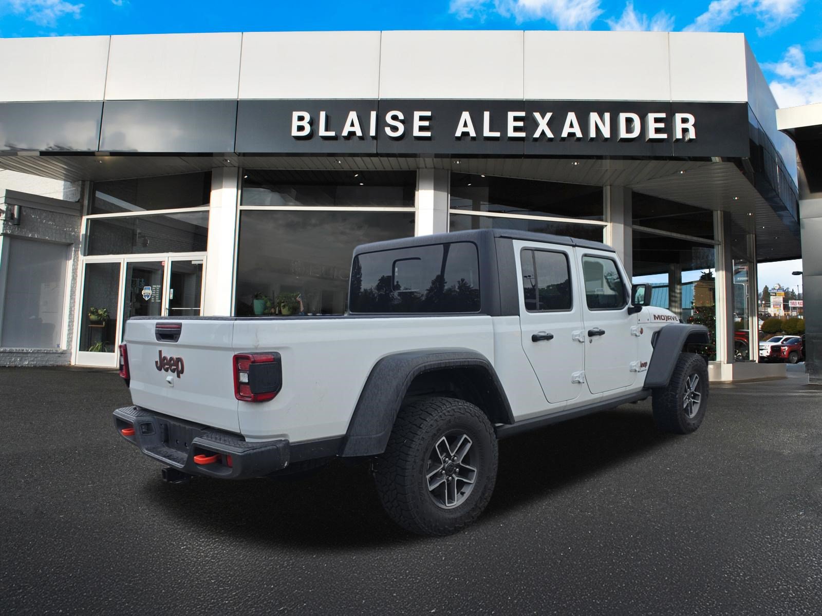 Used 2025 Jeep Gladiator Mojave w/ Convenience Group AWD/4WD image 3