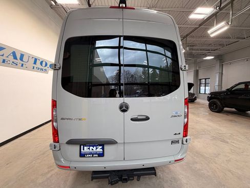Used 2022 Mercedes-Benz Sprinter 2500 image 7