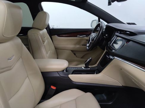 Used 2018 Cadillac XT5 Luxury w/ Driver Awareness Package AWD/4WD image 21