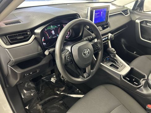 Used 2025 Toyota RAV4 XLE FWD image 12