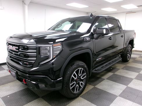 Used 2024 GMC Sierra 1500 AT4 w/ Technology Package AWD/4WD image 1