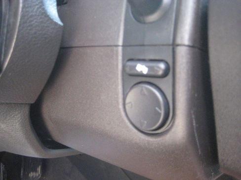 Used 2018 Ford Taurus Limited FWD image 19