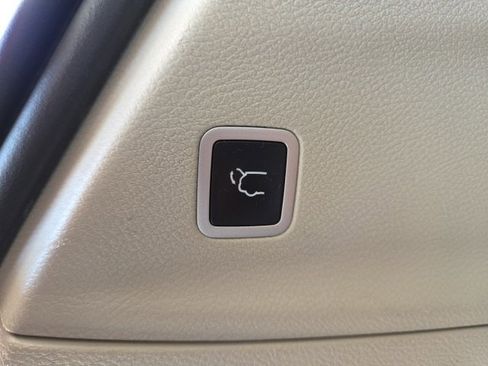 Used 2022 Chrysler Pacifica Touring-L image 98