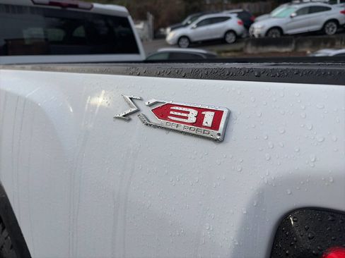 Used 2024 GMC Sierra 2500 SLE w/ SLE Value Package; image 12