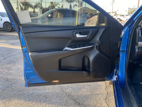 Used 2017 Toyota Camry SE w/ Moonroof Package image 14