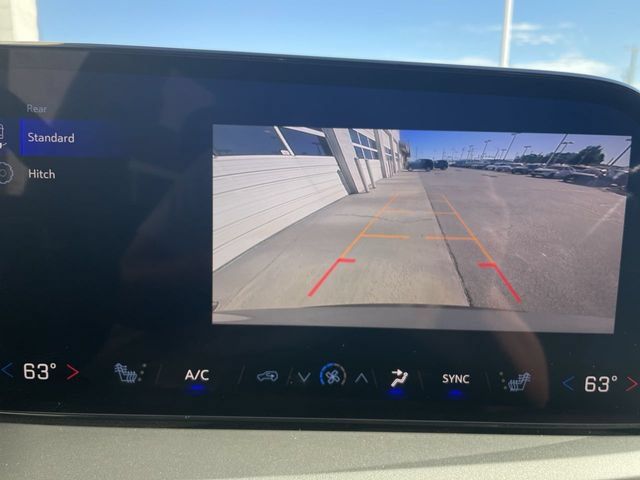 Used 2025 Chevrolet Traverse LT w/ Sun and Wheel Package AWD/4WD image 17