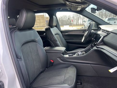 New 2026 Jeep Grand Cherokee L 4WD image 9