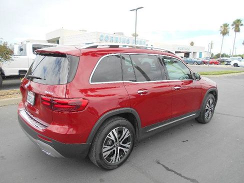 Used 2024 Mercedes-Benz GLB 250 4MATIC image 3