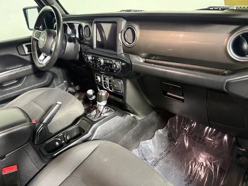 Used 2019 Jeep Wrangler Unlimited Sahara w/ Uconnect 4C Nav & Sound Group AWD/4WD image 25