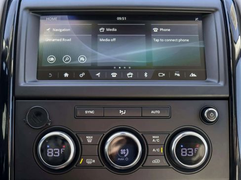 Used 2018 Land Rover Discovery SE image 22