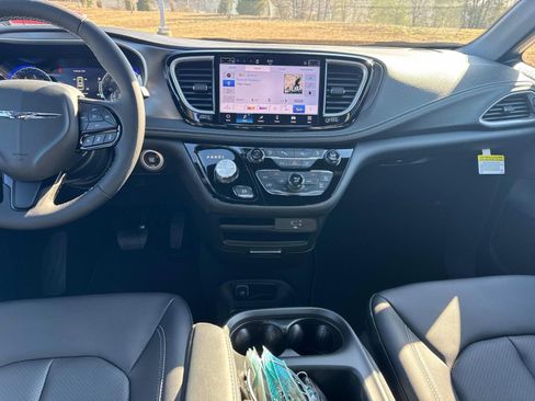 New 2026 Chrysler Pacifica Select w/ S Appearance Package FWD image 19