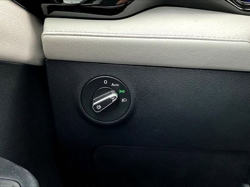 New 2026 Volkswagen Taos S image 16