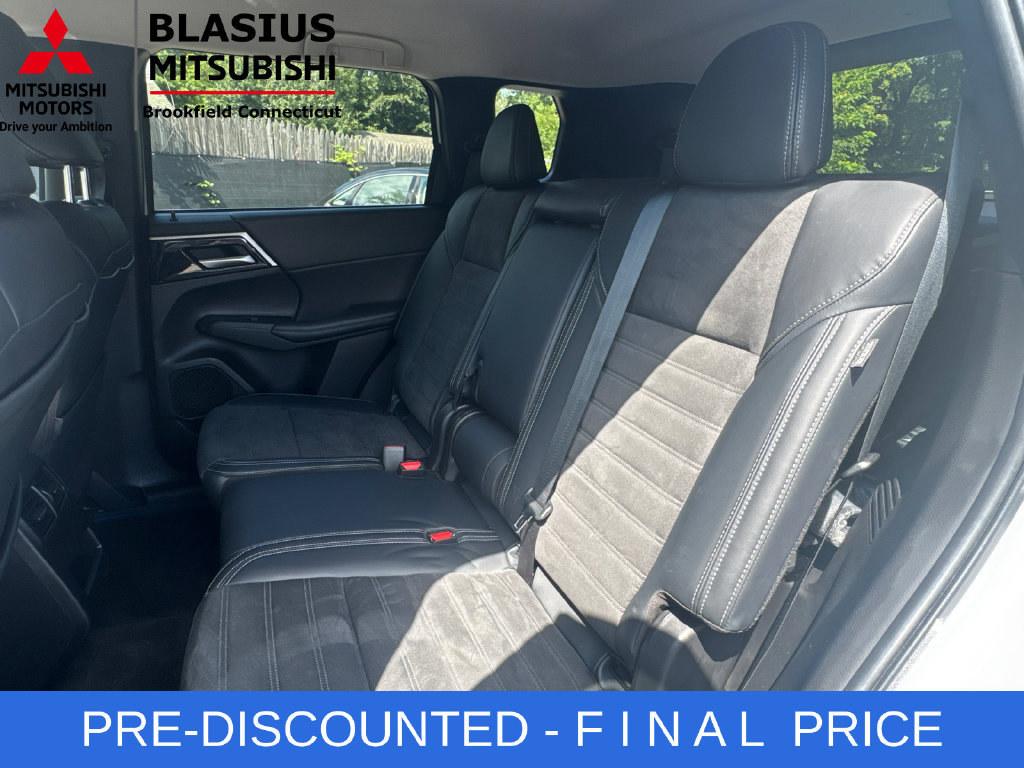 Used 2024 Mitsubishi Outlander 4WD Plug-In Hybrid image 19