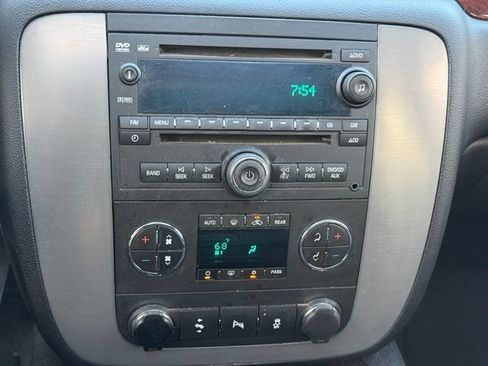 Used 2012 GMC Yukon XL SLT w/ SLT-2 Equipment Package AWD/4WD image 13
