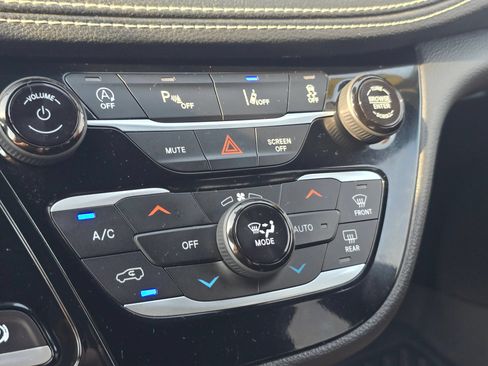 Used 2021 Chrysler Pacifica Touring w/ S Appearance Package FWD image 27
