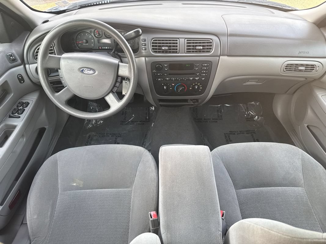 Used 2005 Ford Taurus SE FWD image 17