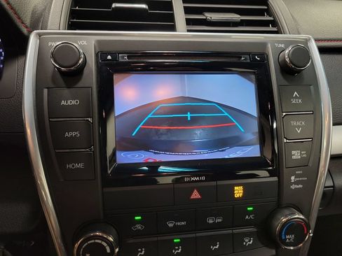 Used 2017 Toyota Camry SE FWD image 19