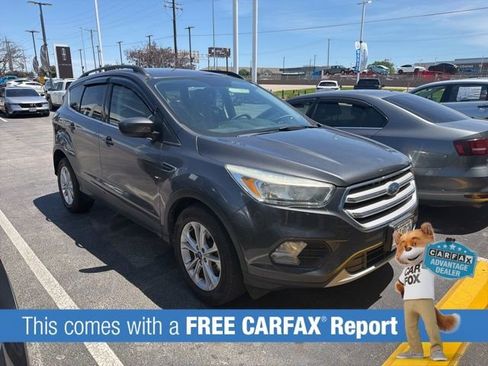 Used 2018 Ford Escape SE w/ SE Sync 3 Package FWD image 2