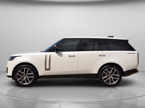 Used 2026 Land Rover Range Rover SE AWD/4WD image 2