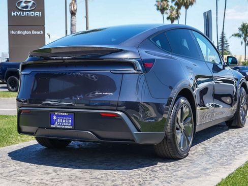 Used 2026 Tesla Model Y AWD image 4