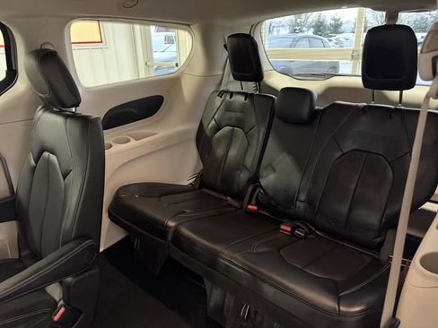Used 2021 Chrysler Voyager Lxi image 25